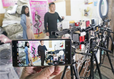 “双十一”探访“网红直播第一村”年轻人在这里实现梦想