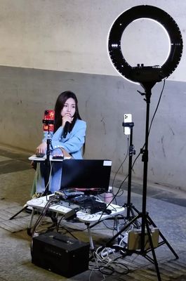 桂林"网红一条街"数十个女主播深夜直播,有人月入20万!