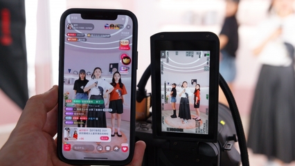 EOS C70对一场电影感直播的诠释 | 相约胡可直播间 将画面记录成诗